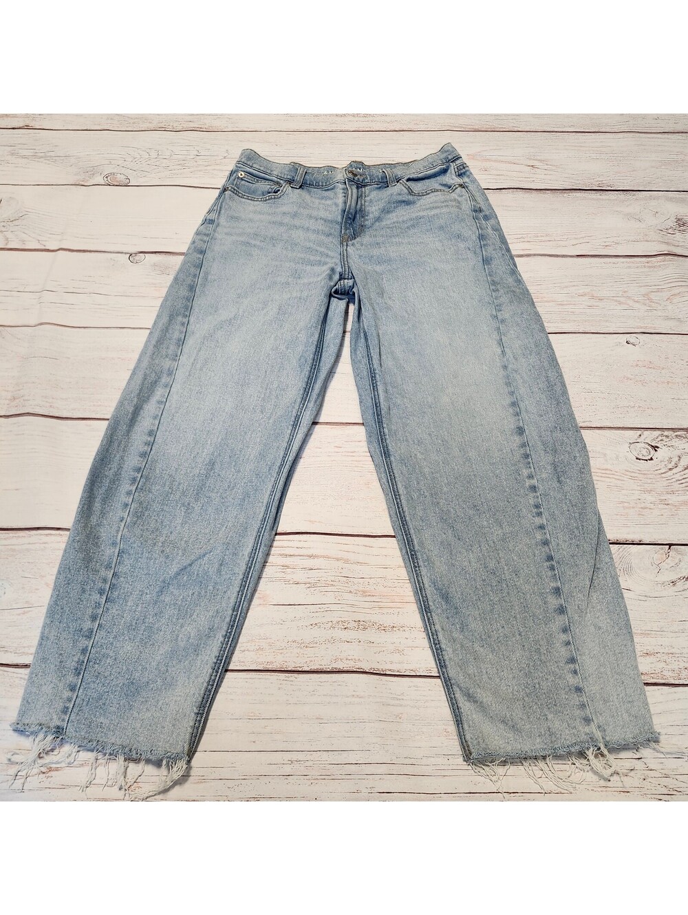 American Eagle Barrel Light Wash Denim Jeans Size 4 Regular